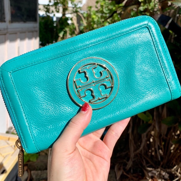 ☑️SOLD☑️TORY BURCH Amanda Zip Continental Wallet - Picture 1 of 8